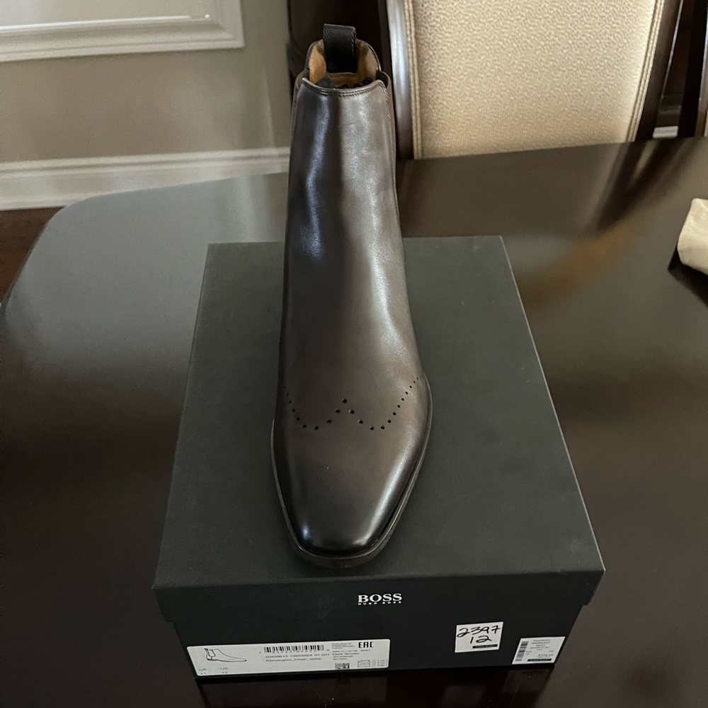 Hugo Boss Chealse boots